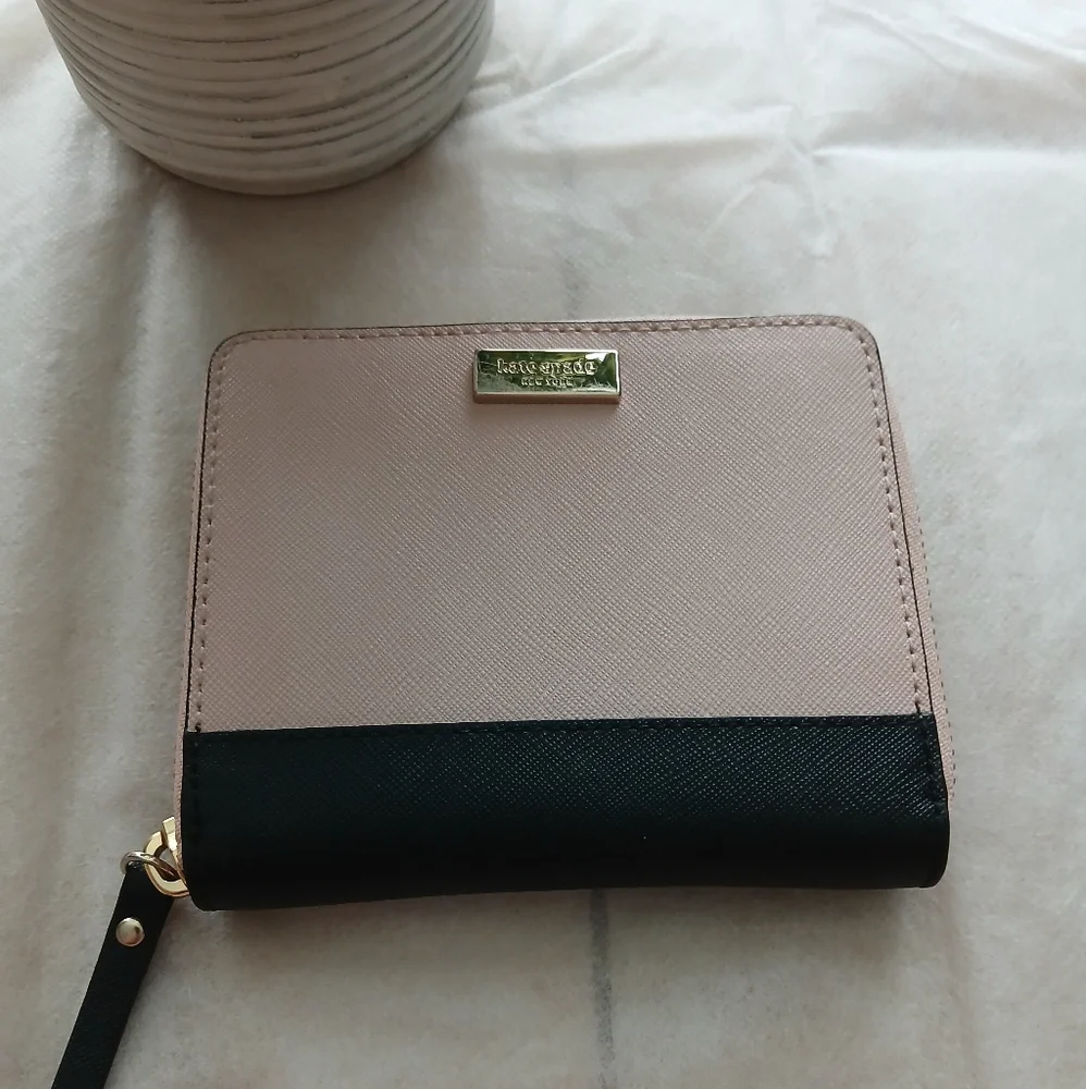 Kate Spade Blush Pale Pink & Black Wallet With Gold Accent! - Picture 7 of 8